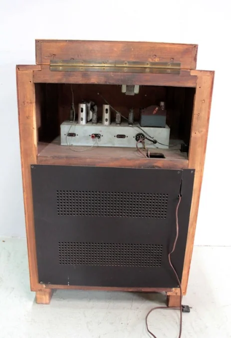 ART DECO PERIOD RADIOGRAM