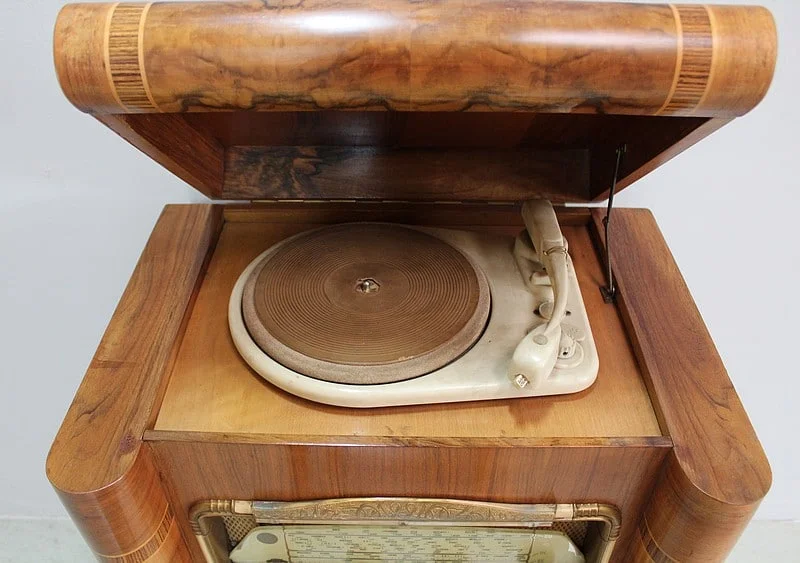 ART DECO PERIOD RADIOGRAM