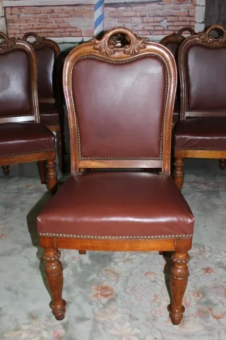 Suite de 12 Chaises en Chêne XIXe