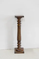 SÄULE MIT MARMORPLATTE
