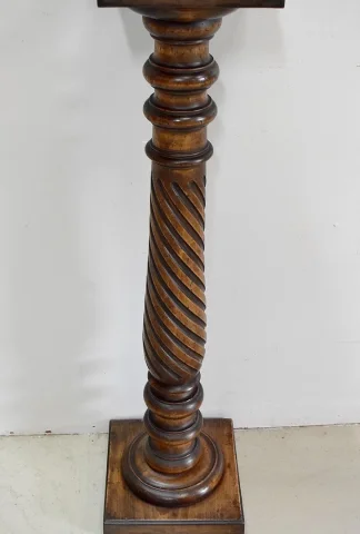 Colonne à dessus marbre – XXe
