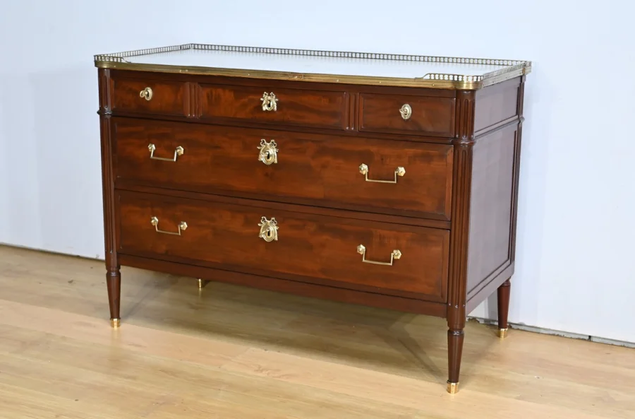 KOMMODE AUS LOUIS XVI-ZEITRAUM