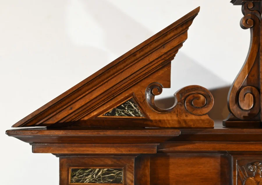 Petit Buffet Deux Corps en Noyer Massif, style Renaissance – Milieu XIXe