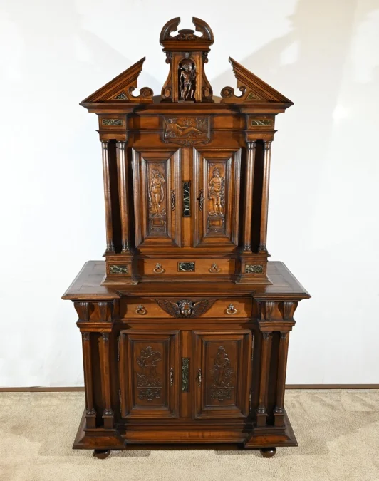 Petit Buffet Deux Corps en Noyer Massif, style Renaissance – Milieu XIXe