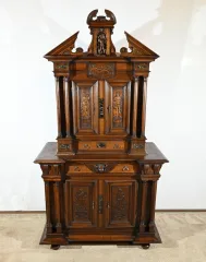 Petit Buffet Deux Corps en Noyer Massif, style Renaissance – Milieu XIXe