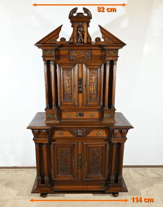 Petit Buffet Deux Corps en Noyer Massif, style Renaissance – Milieu XIXe
