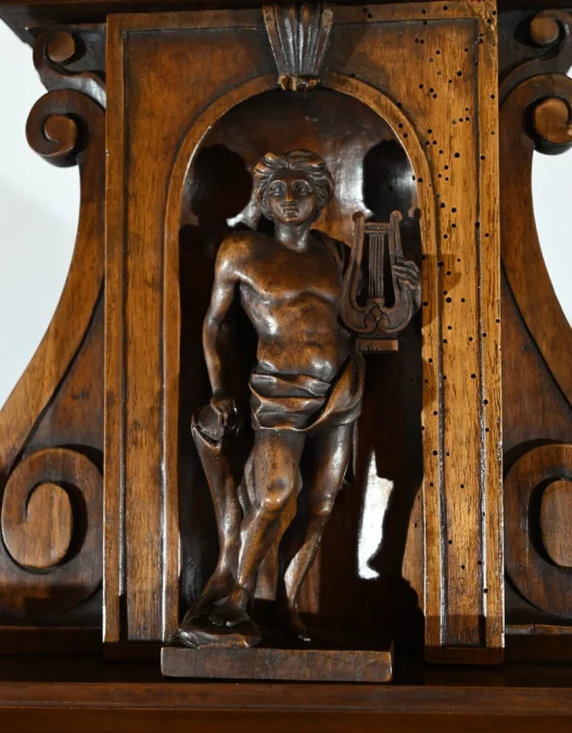 Petit Buffet Deux Corps en Noyer Massif, style Renaissance – Milieu XIXe
