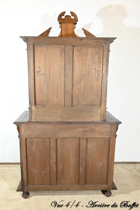 Petit Buffet Deux Corps en Noyer Massif, style Renaissance – Milieu XIXe
