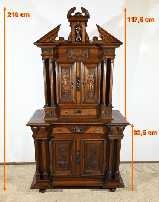 Petit Buffet Deux Corps en Noyer Massif, style Renaissance – Milieu XIXe