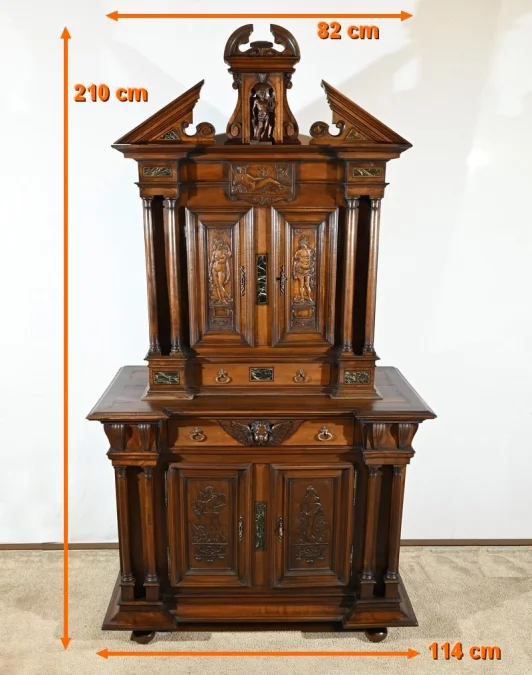 Petit Buffet Deux Corps en Noyer Massif, style Renaissance – Milieu XIXe