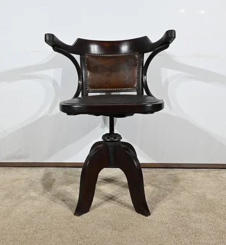 REVOLVING DESK CHAIR