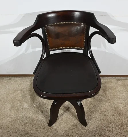 REVOLVING DESK CHAIR