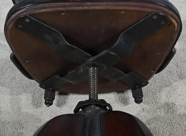 REVOLVING DESK CHAIR