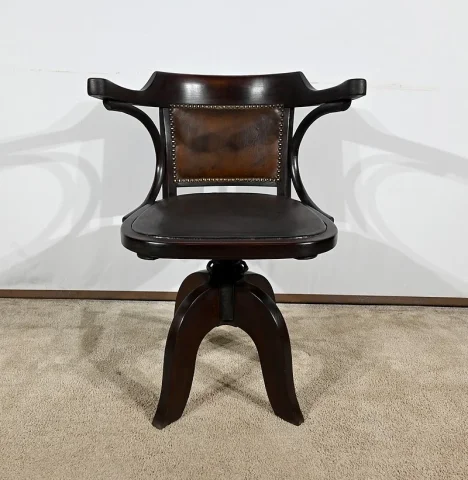 REVOLVING DESK CHAIR