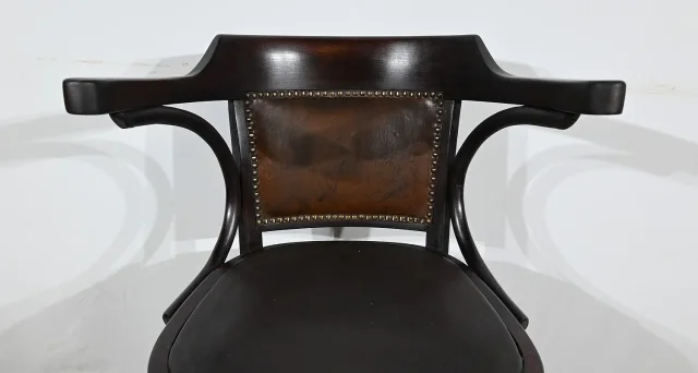 REVOLVING DESK CHAIR