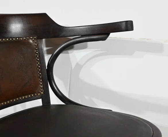 REVOLVING DESK CHAIR