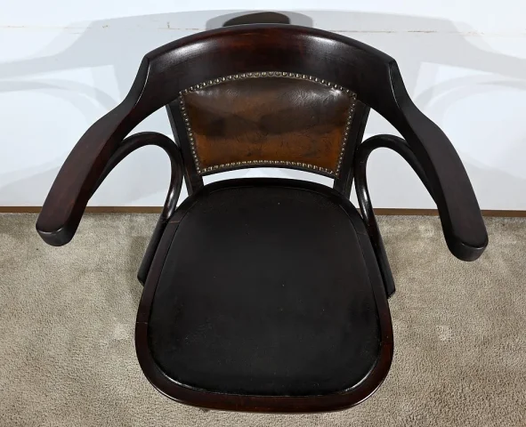 REVOLVING DESK CHAIR