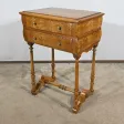 Rare Petite Table Chiffonnière en moucheté d’Amboine et Merisier, époque Louis Philippe – 1re partie XIXe