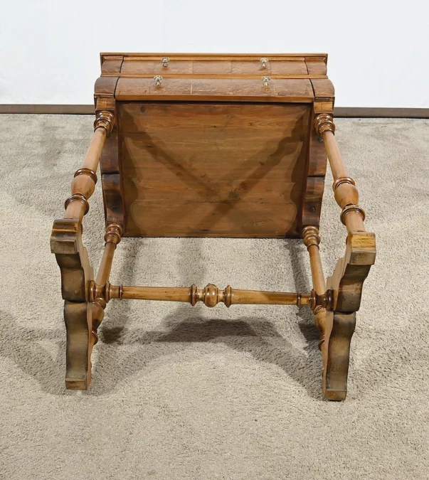 CHIFFONNIERE TABLE