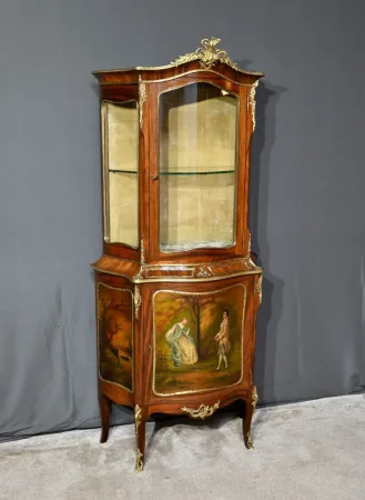 Meuble Vitrine en Palissandre, style Louis XV / Louis XVI, époque Napoléon III – Milieu XIXe