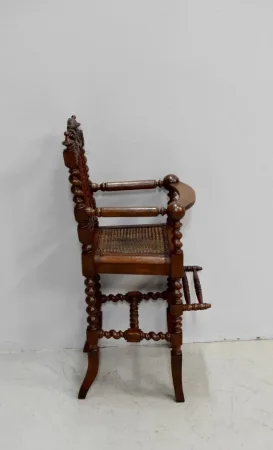 Chaise haute pour enfant Louis XIII – 1900
