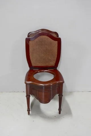 Importante chaise d’aisance cannée – XIXe