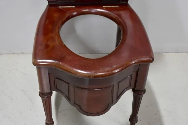 Importante chaise d’aisance cannée – XIXe