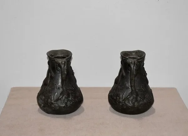 Paire de vases pichets signé J.G. – XXe
