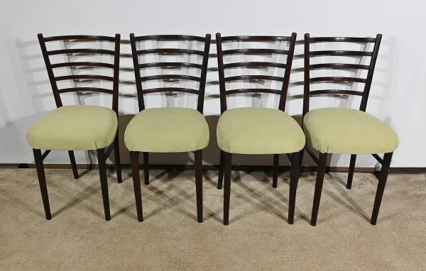 Suite de 4 Chaises Scandinaves en Bois teinté – 1960