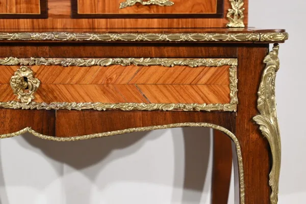 Petit Bonheur du Jour en Bois de Rose, style Louis XV – Milieu XIXe