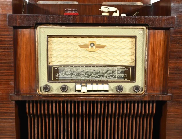 Meuble TSF & Mange Disque, Amplix, en Palissandre – 1950