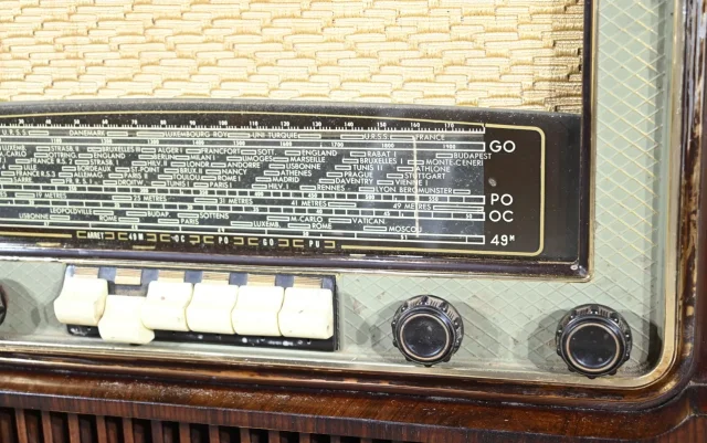 Meuble TSF & Mange Disque, Amplix, en Palissandre – 1950
