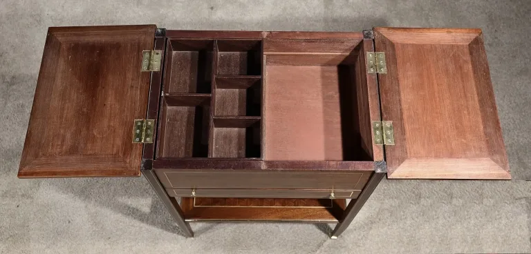 Petite Table de Salon en Acajou, goût Directoire – Début XXe