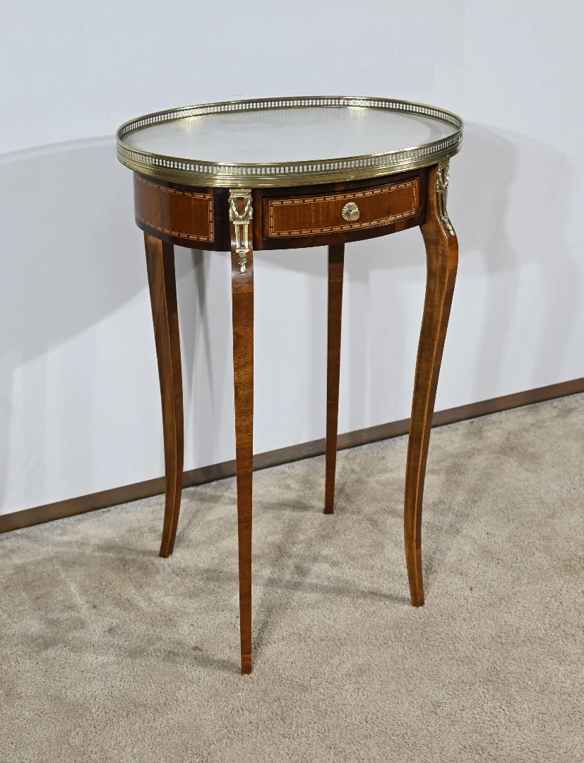 TISCH IM LOUIS XVI-STIL