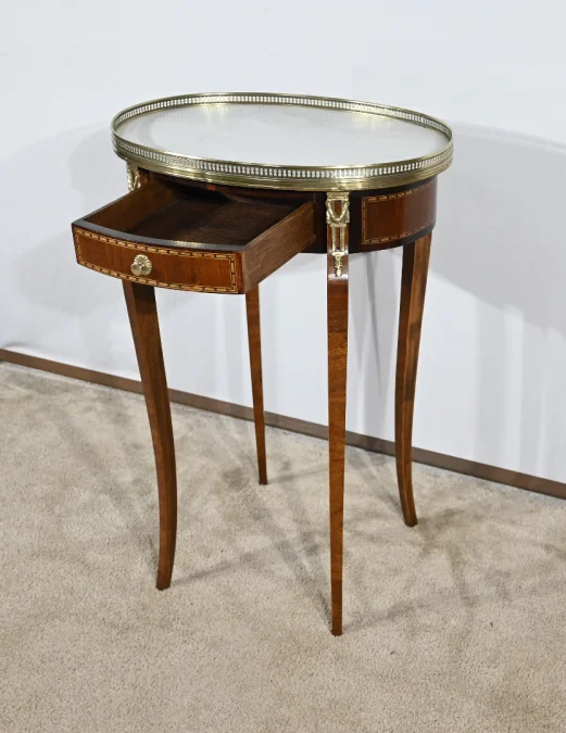 TISCH IM LOUIS XVI-STIL