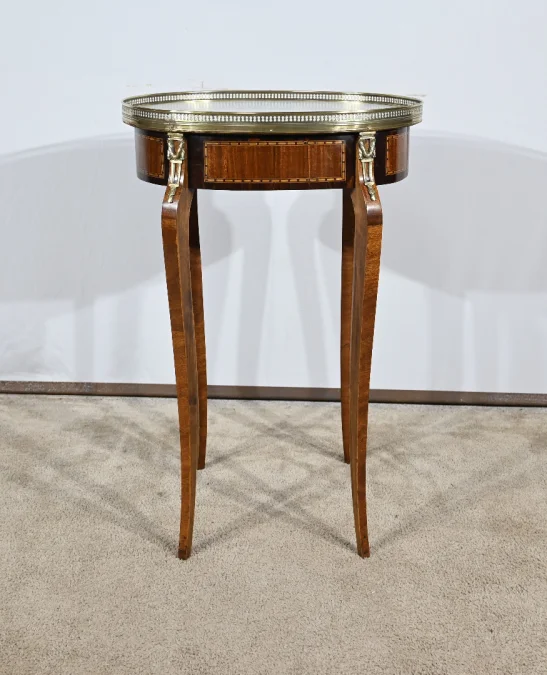 TISCH IM LOUIS XVI-STIL