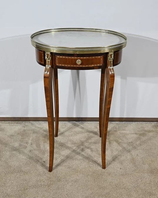 TISCH IM LOUIS XVI-STIL