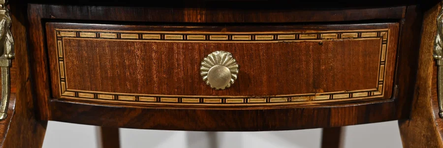 TISCH IM LOUIS XVI-STIL