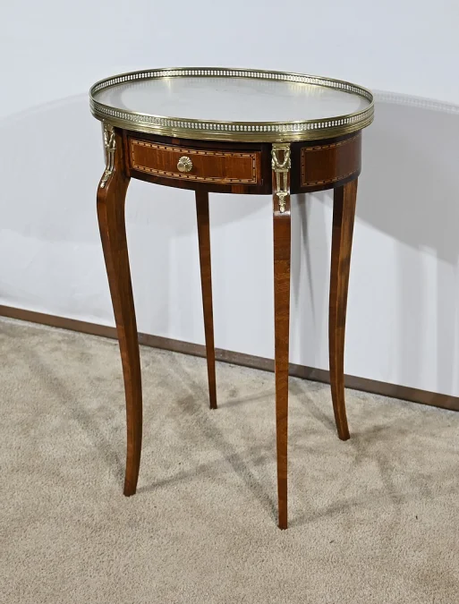 TISCH IM LOUIS XVI-STIL