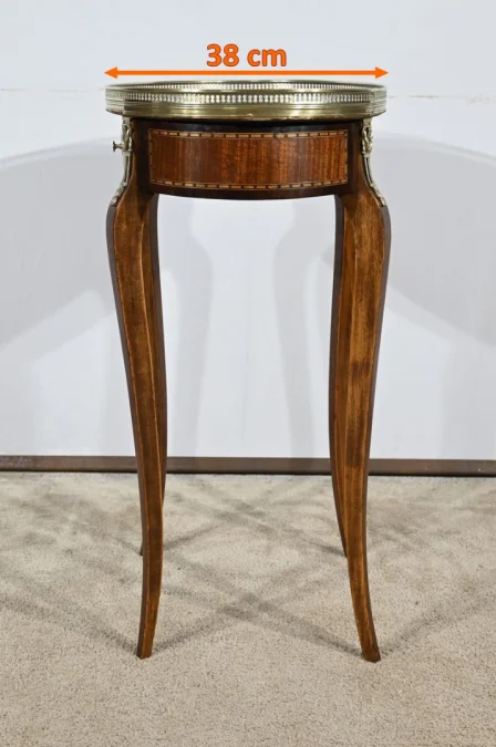 TISCH IM LOUIS XVI-STIL
