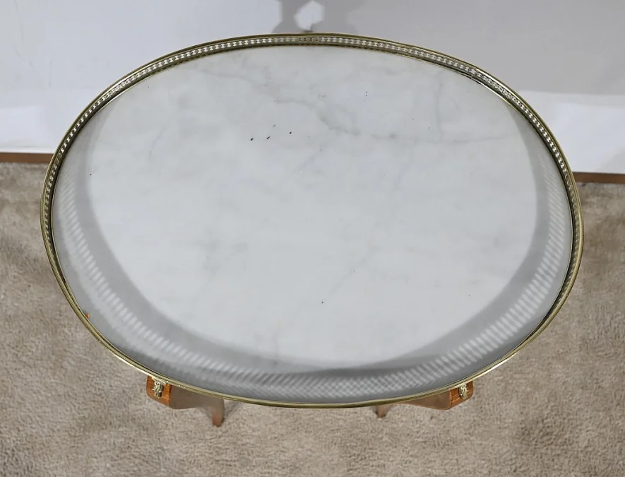TISCH IM LOUIS XVI-STIL