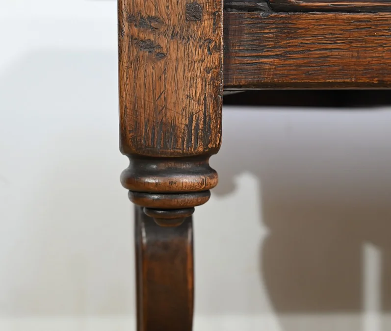 Table Bureau en Chêne, style Néogothique – Début XXe