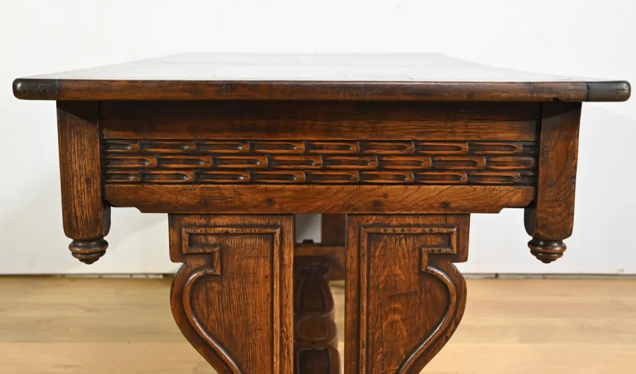 Table Bureau en Chêne, style Néogothique – Début XXe