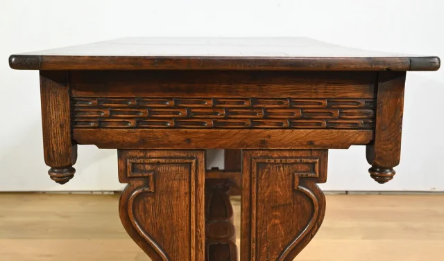 Table Bureau en Chêne, style Néogothique – Début XXe