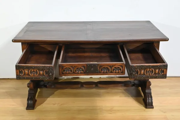 Table Bureau en Chêne, style Néogothique – Début XXe
