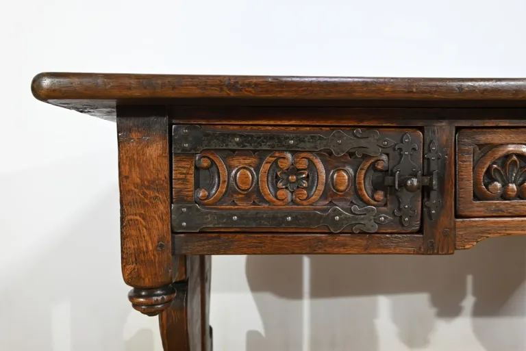 Table Bureau en Chêne, style Néogothique – Début XXe