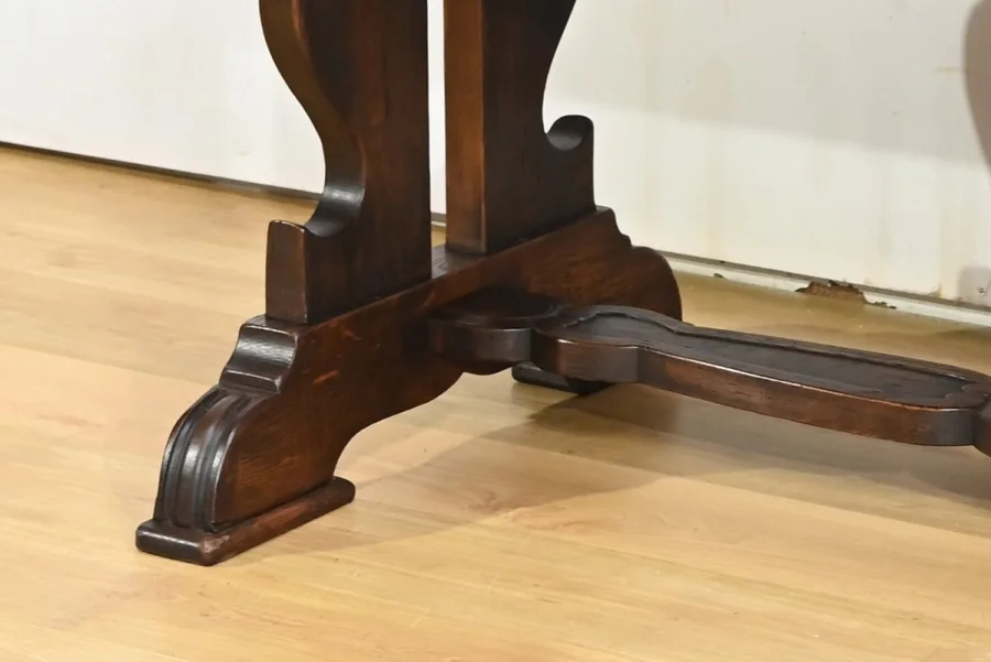 Table Bureau en Chêne, style Néogothique – Début XXe