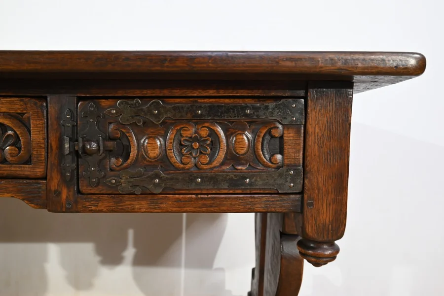 Table Bureau en Chêne, style Néogothique – Début XXe