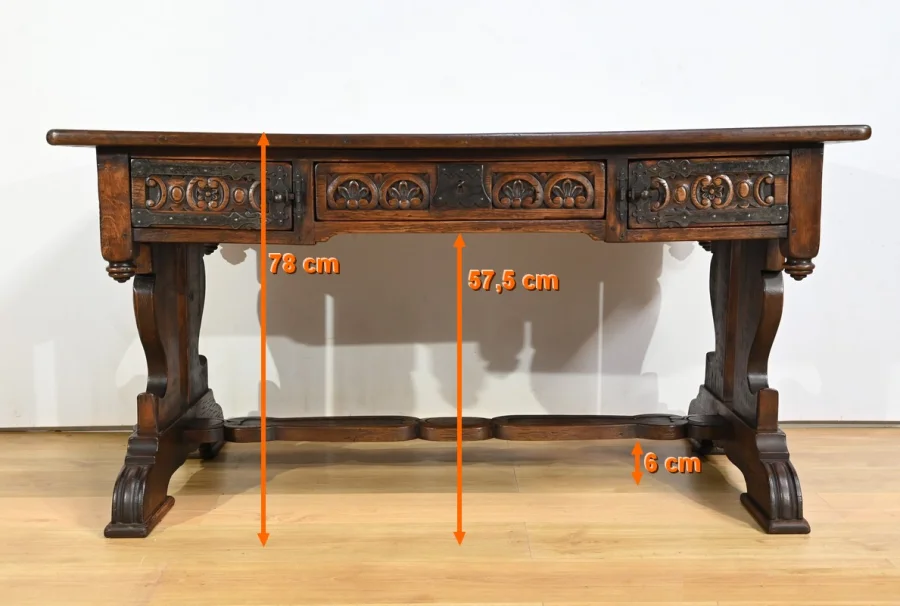 Table Bureau en Chêne, style Néogothique – Début XXe