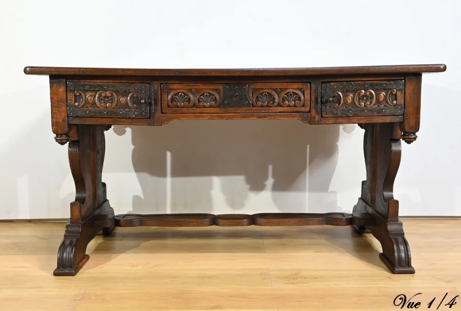 Table Bureau en Chêne, style Néogothique – Début XXe